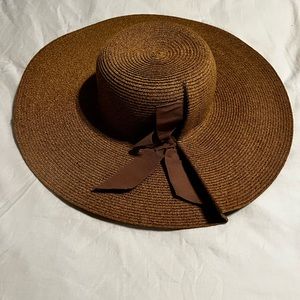 Jessica Simpson beach hat